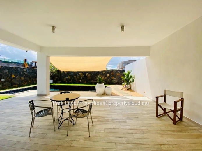 Contemporary house with pool and view on Le Morne