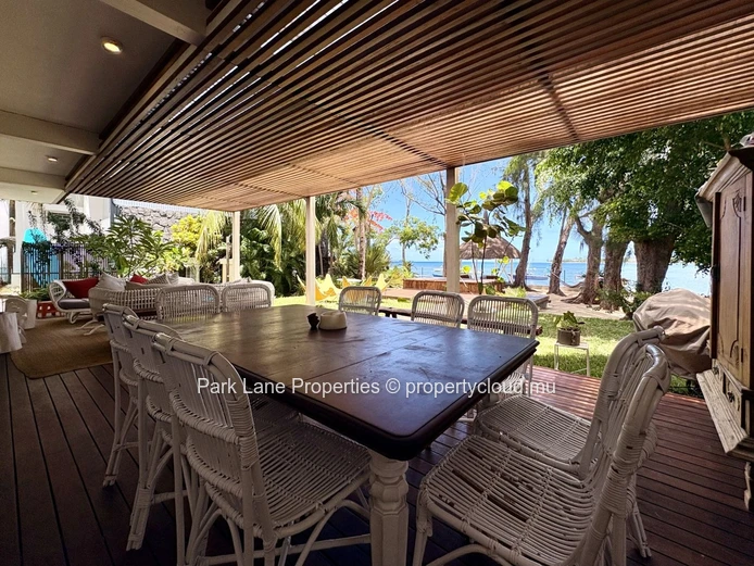 Tamarin at its Best - Family Home and Cottage on the Water's Edge