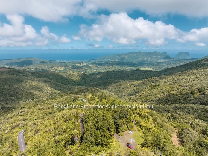 Magnificent and maintained plot with outstanding views