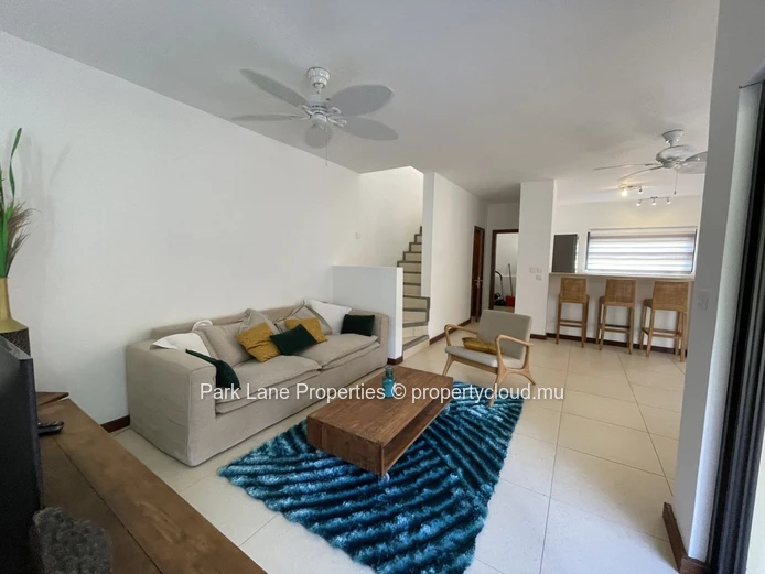 An Elegant Tropical Residence near National Park of Black RIver
