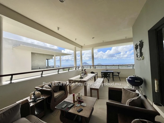 Elegance at the Pinnacle: Experience Absolute Luxury in Floreal!