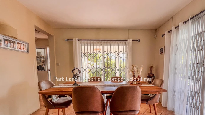 Charming family home in Floréal – Peaceful setting, enhanced security & mountain views