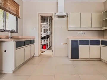 11 Bedroom House