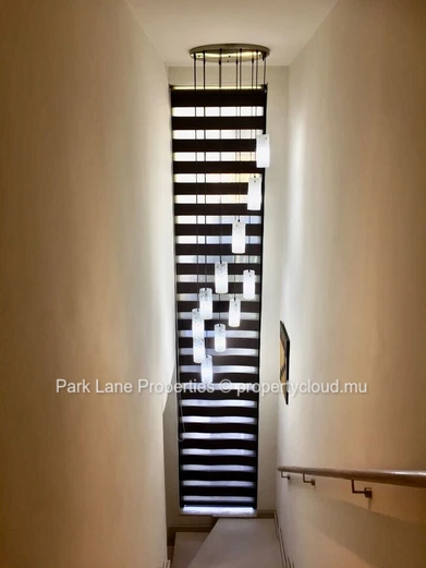 Luxury IRS duplex in Marina!