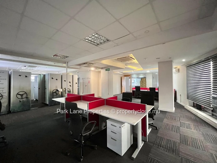 Bureau Meublé Premium à Louer au Cœur d’Ebène Cybercity