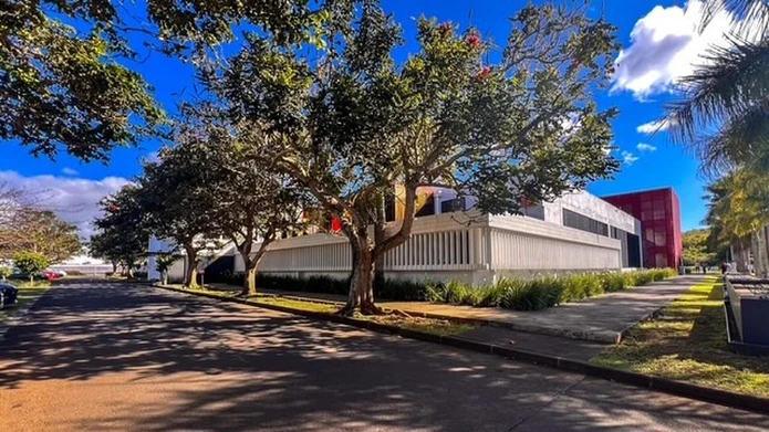 Modern office space in Phoenix – ground floor + mezzanine – strategic location & green surroundings