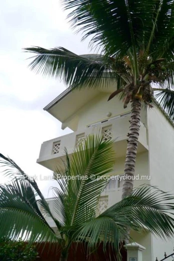 Complex of 6 apartments