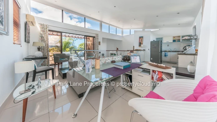 Beach access penthouse with beautiful mountain views