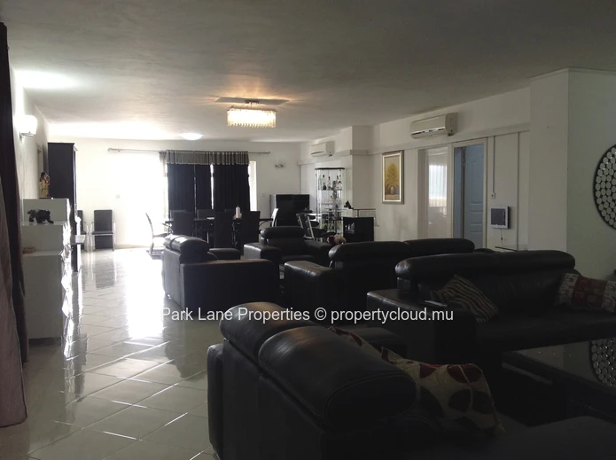 Upmarket Penthouse in Quatre Bornes