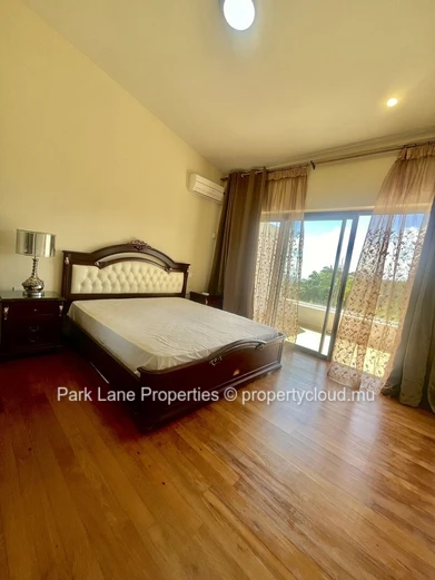 Townhouse for sale 5 minutes away from So'flo!