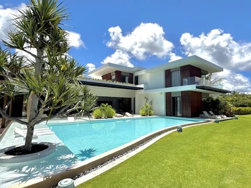 5 Bedroom Villa