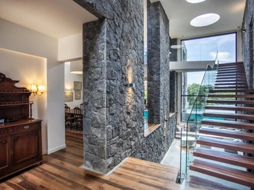 5 Bedroom Villa