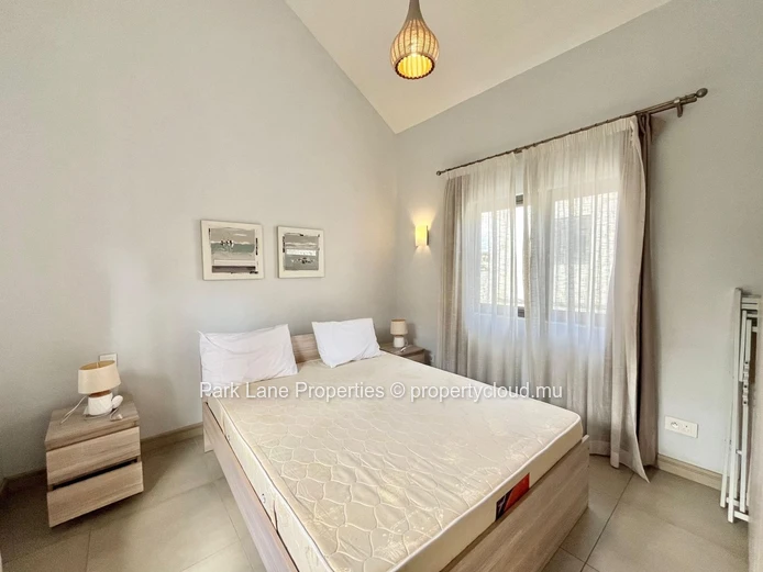 Three-Bedroom Townhouse Duplex with Garden and Terrace in Trianon 
