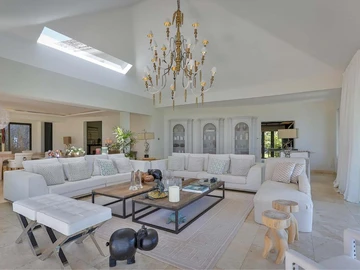 6 Bedroom Villa