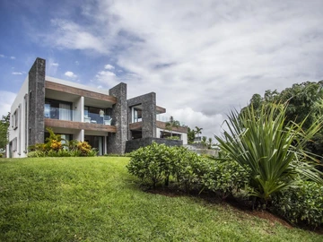 5 Bedroom Villa