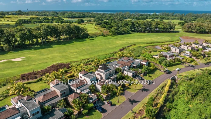Exquisite Tropical Villa Nestled in a Prestigious Golf Domaine