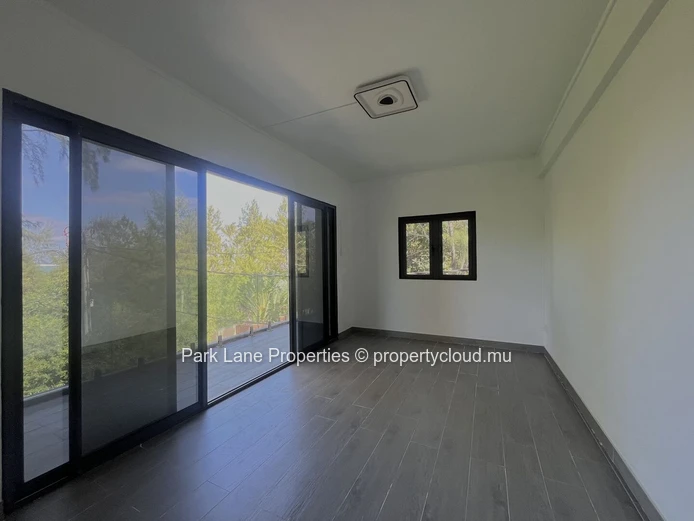 7-Bedroom House in Riambel with Private Pool, 5 Minutes from the Beach