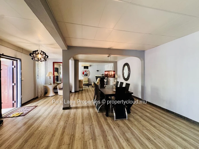 Cosy family home with jacuzzi and spacious terrace