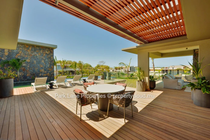 Villa à Anahita: Luxe Moderne avec Vue Imprenable sur le Rive Est
