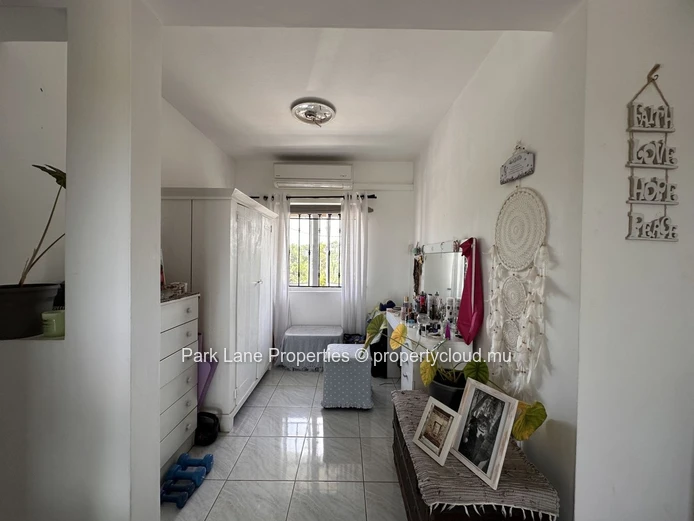 For Sale: Elegant family home with swimming pool on a large plot in Pereybere