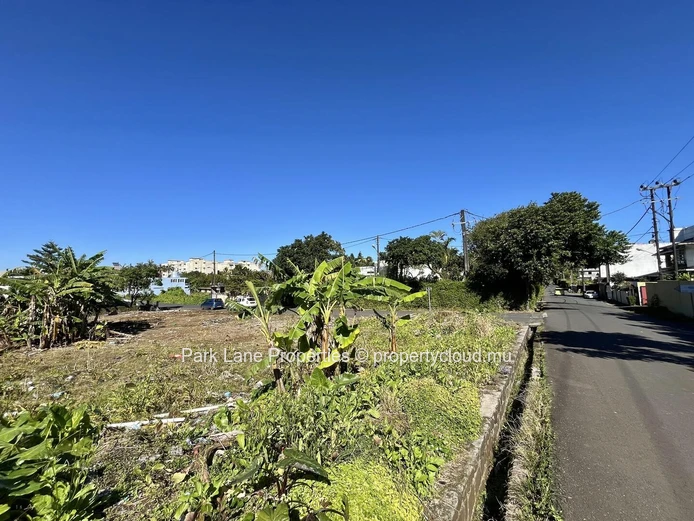Hidden gem in the heart of Curepipe – Spacious plot on prestigious Lees Street