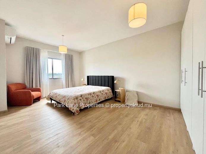 Modern 4-bedroom penthouse overlooking Sodnac Wellness Park