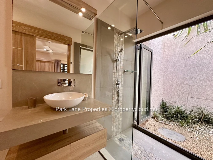 Private oasis in Grand Bay– 3-bedroom villa with pool & kiosk