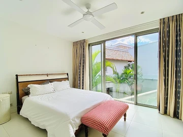 5 Bedroom Villa