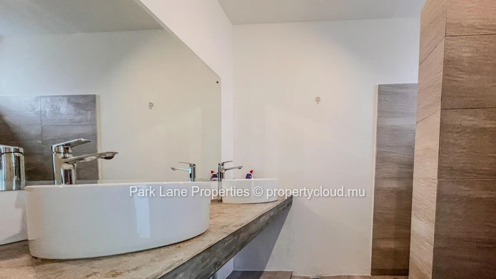 Contemporary duplex in Hermitage – Stylish living in a central location