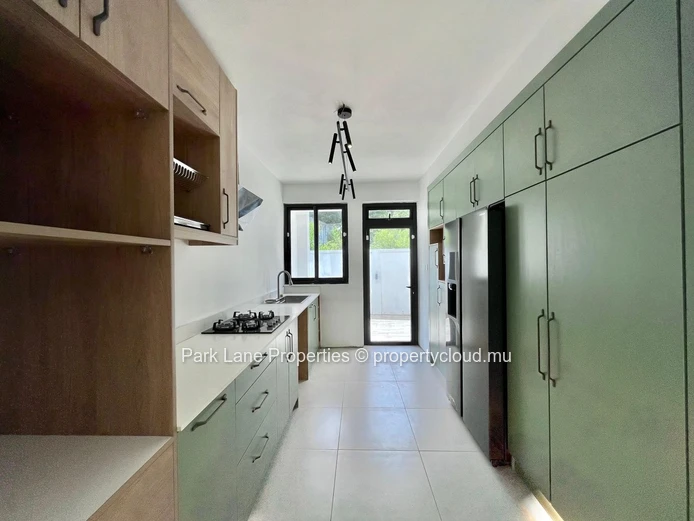 Duplex Moderne à Vendre à Floréal – 4 Chambres