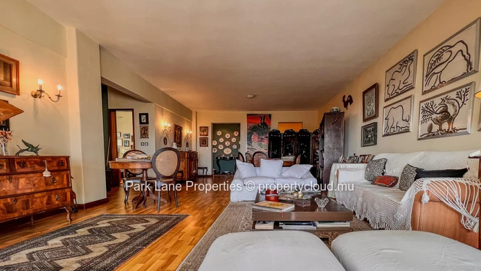 Bright and comfortable apartment in a prime location in Floreal