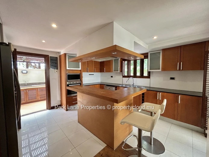 Villa Charmante de Style Colonial avec Cottage d’Invités dans le Domaine Exclusif de Bon Espoir