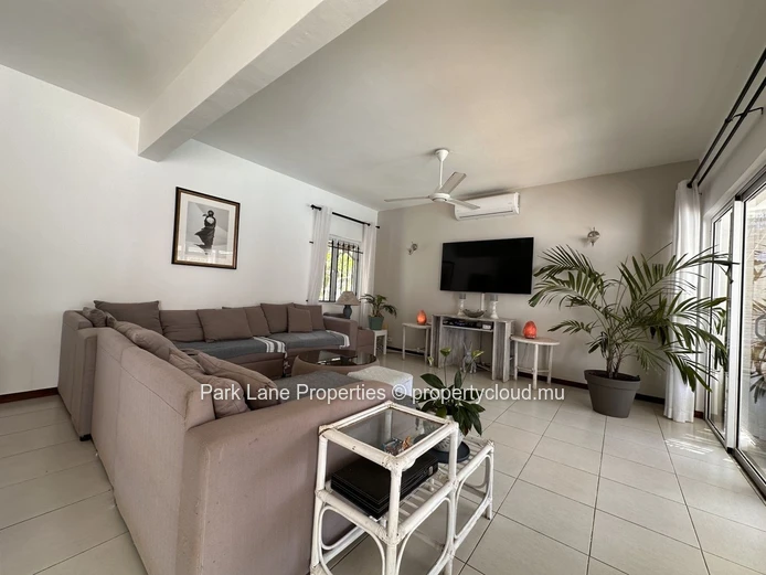 For Sale: Elegant family home with swimming pool on a large plot in Pereybere