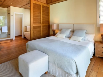 5 Bedroom Villa