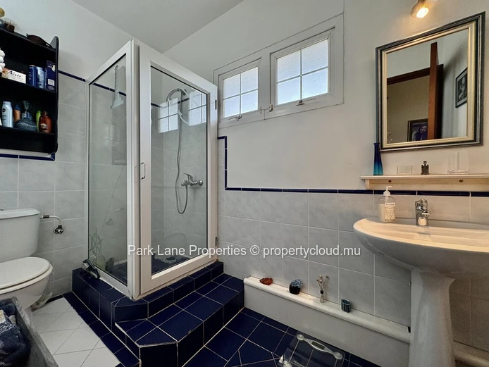 Charming colonial-style home with garden and views in Floreal
