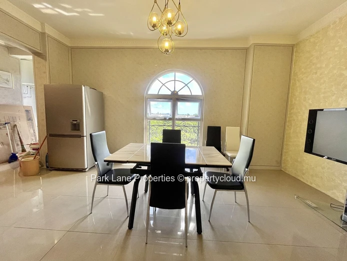 Luxury 4-bedroom penthouse with panoramic terrace in Curepipe