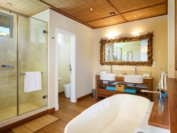5 Bedroom Villa