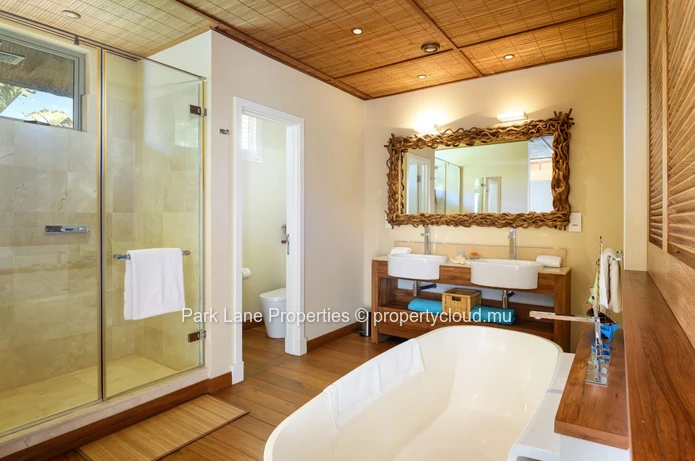 Luxury 5 bedroom marina villa with access and sea views in Mauritius  