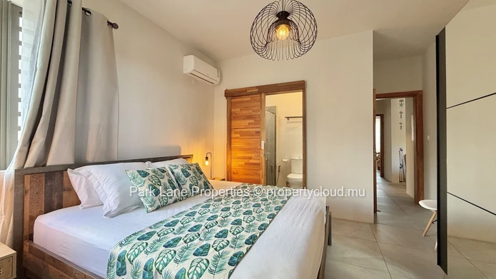 West Coast Comfort: Ground Floor Apartment with Private Garden in Cascavelle