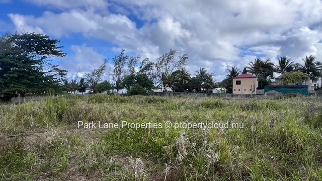 Rare and exclusive absolute beachfront land with direct ocean access - 1.90 arpents - Le Bouchon