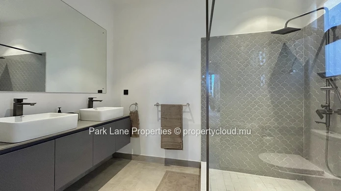 Spacious 3-Bedroom Ground Floor Apartment with Terrace & Plunge Pool in Tamarin
