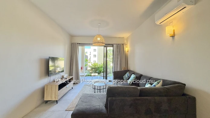 West Coast Comfort: Ground Floor Apartment with Private Garden in Cascavelle