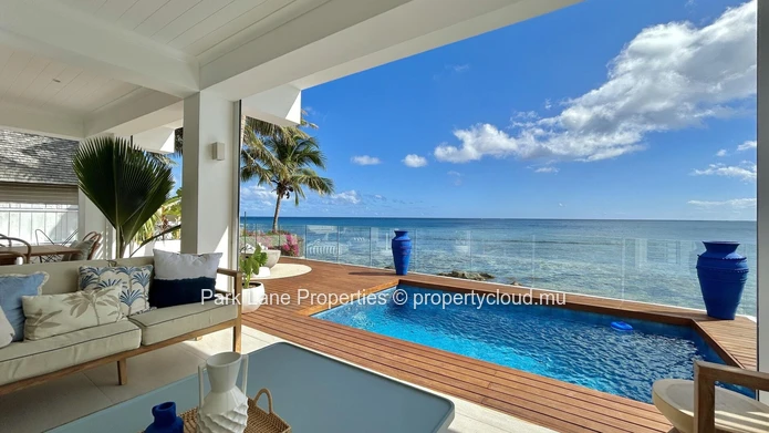 Stylish Beachfront Villa in Tamarin – Perched above the Sea