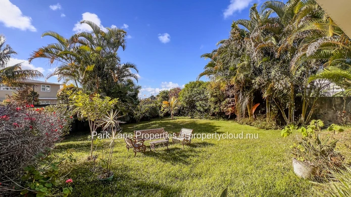 Charming family home in Floréal – Peaceful setting, enhanced security & mountain views