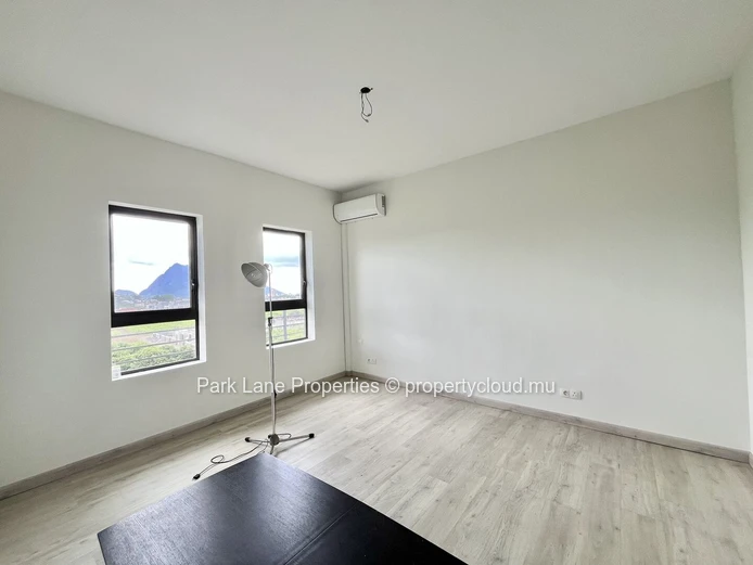 Generous 4-Bedroom Family Apartment in Quatre Bornes