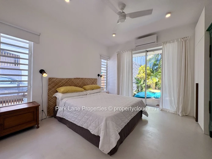 Tamarin at its Best - Family Home and Cottage on the Water's Edge