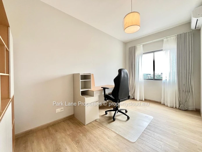 Modern 4-bedroom penthouse overlooking Sodnac Wellness Park
