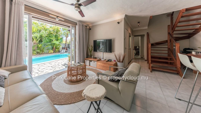 Belle Villa de 4 Chambres avec Piscine et Espaces de Réception au Cœur de Tamarin