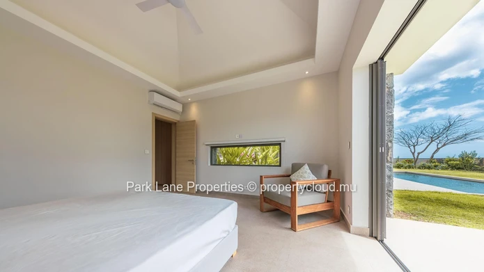 Elegant 4-Bedroom Villa with Scenic Mountain Views and Private Pool