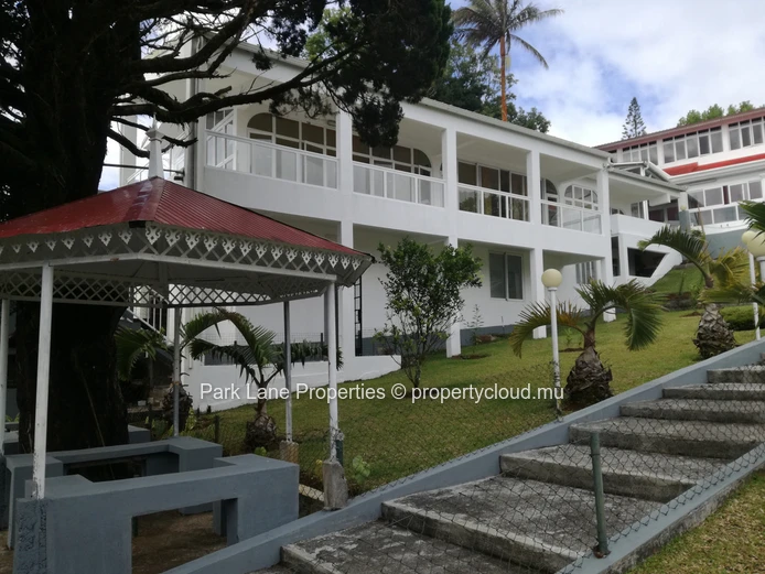 Maison Ideal pour 2 familles a Curepipe